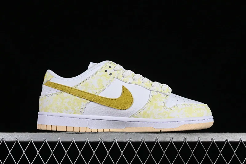 All categories Nk SB Dunk series Nk SB Dunk Low low-top sneakers Nk SB Dunk Low Prm yellow and white color SB smashed backboard fashion casual sneakers DM9467-700